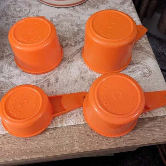 VTG Tupperware Orange Measuring Cup Set 1 c 3/4 c 2/3 c 1/3 c Summer Halloween - Picture 7 of 7